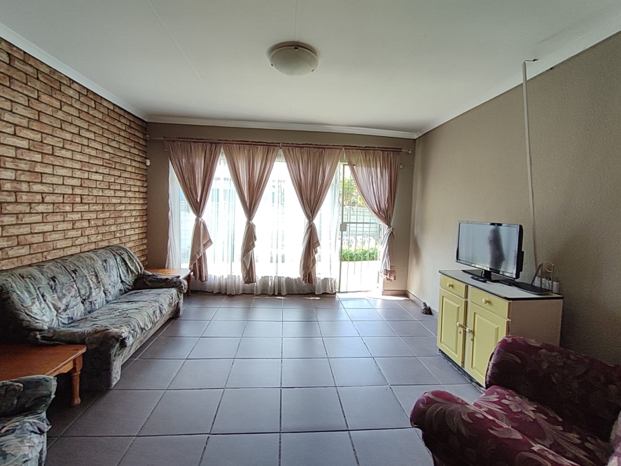 4 Bedroom Property for Sale in Lourenspark North West